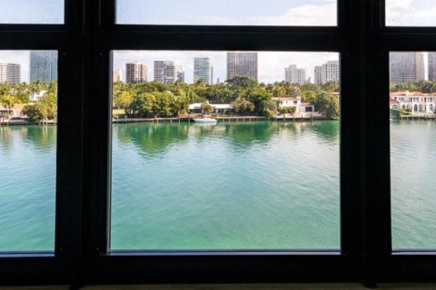 Купить кондоминиум в Бей-Харбор-Айлендс, Флорида 2 спальни, 120.77м2, № 2005695 - фото 10