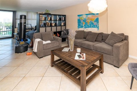 Купить кондоминиум в Бей-Харбор-Айлендс, Флорида 2 спальни, 120.77м2, № 2005695 - фото 14