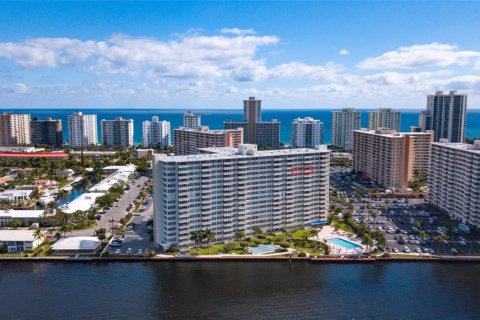 Condo in Fort Lauderdale, Florida, 2 bedrooms  № 987135 - photo 1