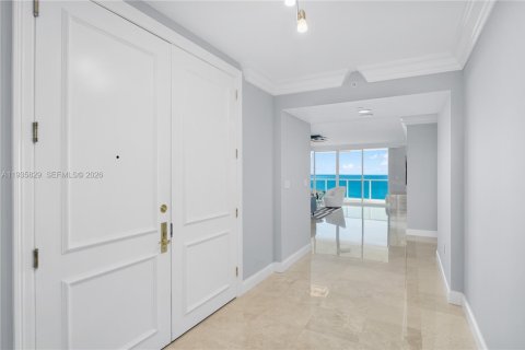 Condo in Aventura, Florida, 2 bedrooms  № 1996159 - photo 12