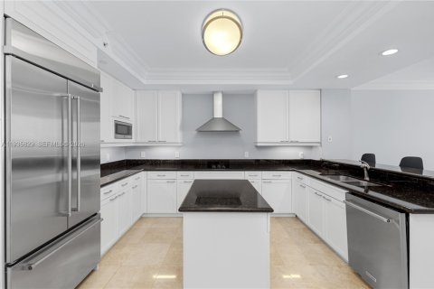 Condo in Aventura, Florida, 2 bedrooms  № 1996159 - photo 16