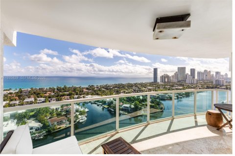 Condo in Aventura, Florida, 2 bedrooms  № 1996159 - photo 5