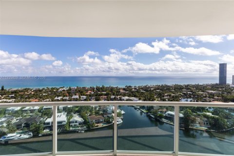 Condo in Aventura, Florida, 2 bedrooms  № 1996159 - photo 8