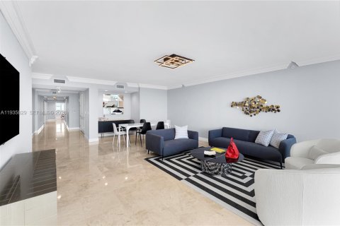 Condo in Aventura, Florida, 2 bedrooms  № 1996159 - photo 11