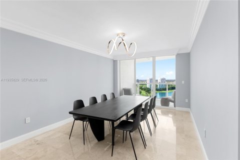 Condo in Aventura, Florida, 2 bedrooms  № 1996159 - photo 14