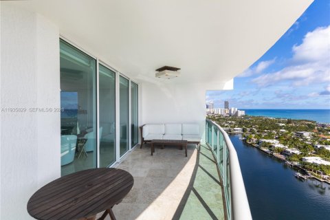 Condo in Aventura, Florida, 2 bedrooms  № 1996159 - photo 24