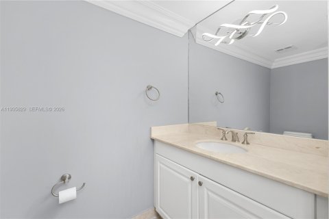 Condo in Aventura, Florida, 2 bedrooms  № 1996159 - photo 26