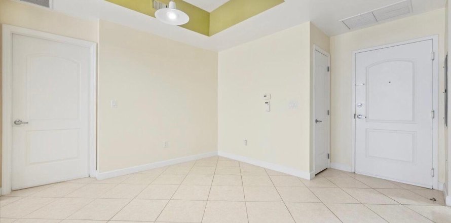 Condo in West Palm Beach, Florida, 2 bedrooms № 1099152