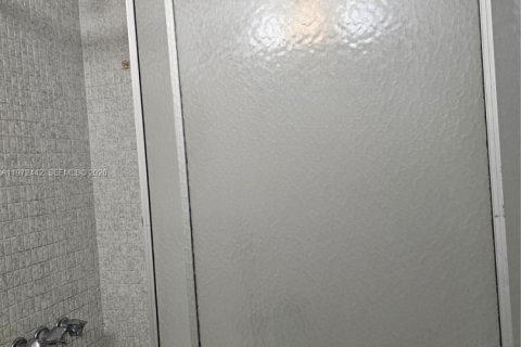 Condominio en alquiler en Hallandale Beach, Florida, 2 dormitorios, 85.84 m2 № 2040351 - foto 9