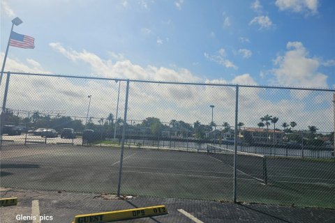 Condominio en alquiler en Hallandale Beach, Florida, 2 dormitorios, 85.84 m2 № 2040351 - foto 4