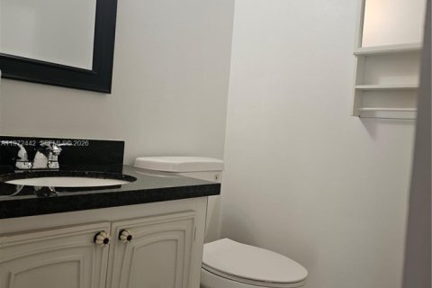Condominio en alquiler en Hallandale Beach, Florida, 2 dormitorios, 85.84 m2 № 2040351 - foto 18