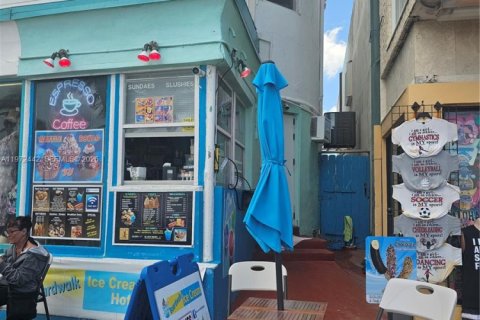 Condominio en alquiler en Hallandale Beach, Florida, 2 dormitorios, 85.84 m2 № 2040351 - foto 12