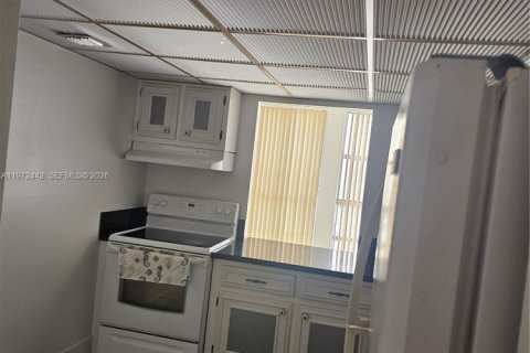 Condominio en alquiler en Hallandale Beach, Florida, 2 dormitorios, 85.84 m2 № 2040351 - foto 14