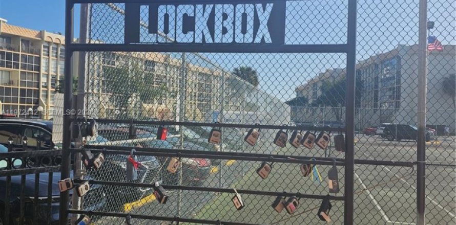 Condominio en Hallandale Beach, Florida, 2 dormitorios  № 2040351