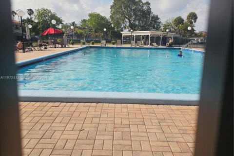 Condominio en alquiler en Hallandale Beach, Florida, 2 dormitorios, 85.84 m2 № 2040351 - foto 2