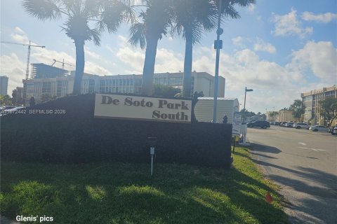 Condominio en alquiler en Hallandale Beach, Florida, 2 dormitorios, 85.84 m2 № 2040351 - foto 6