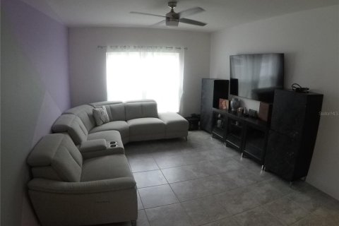 House in Davenport, Florida 4 bedrooms, 196.21 sq.m. № 793630 - photo 5