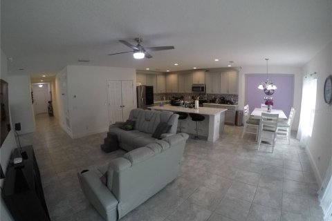 House in Davenport, Florida 4 bedrooms, 196.21 sq.m. № 793630 - photo 2
