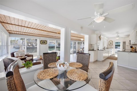 House in Key Largo, Florida 3 bedrooms, 161.28 sq.m. № 1655935 - photo 9
