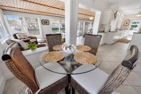 House in Key Largo, Florida 3 bedrooms, 161.28 sq.m. № 1655935 - photo 10