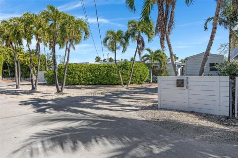 House in Key Largo, Florida 3 bedrooms, 161.28 sq.m. № 1655935 - photo 1