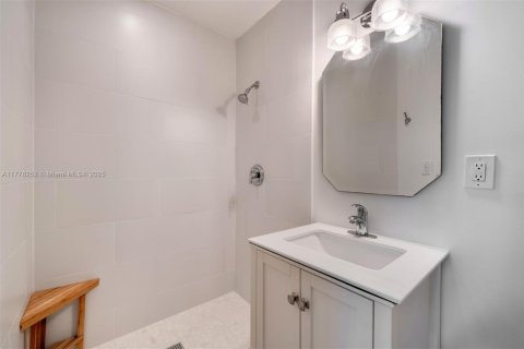 Townhouse in North Miami Beach, Florida 3 bedrooms, 151.43 sq.m. № 1868474 - photo 28