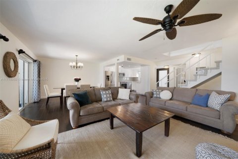 Townhouse in North Miami Beach, Florida 3 bedrooms, 151.43 sq.m. № 1868474 - photo 9