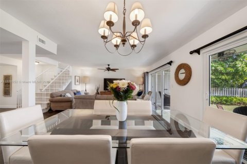 Townhouse in North Miami Beach, Florida 3 bedrooms, 151.43 sq.m. № 1868474 - photo 13