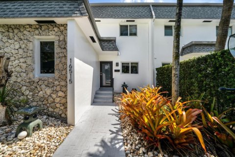 Townhouse in North Miami Beach, Florida 3 bedrooms, 151.43 sq.m. № 1868474 - photo 5