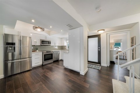 Townhouse in North Miami Beach, Florida 3 bedrooms, 151.43 sq.m. № 1868474 - photo 10