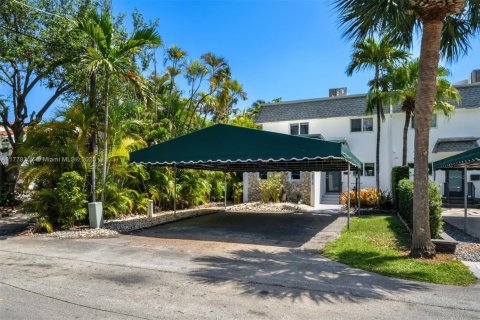 Townhouse in North Miami Beach, Florida 3 bedrooms, 151.43 sq.m. № 1868474 - photo 4