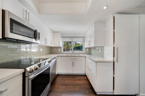 Townhouse in North Miami Beach, Florida 3 bedrooms, 151.43 sq.m. № 1868474 - photo 11