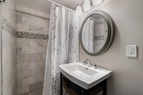 Townhouse in North Miami Beach, Florida 3 bedrooms, 151.43 sq.m. № 1868474 - photo 19