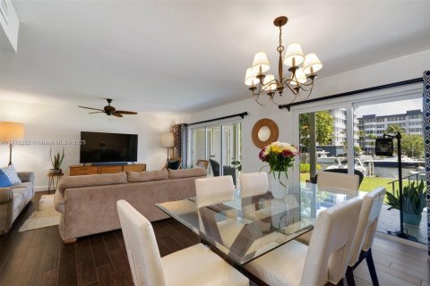 Townhouse in North Miami Beach, Florida 3 bedrooms, 151.43 sq.m. № 1868474 - photo 12