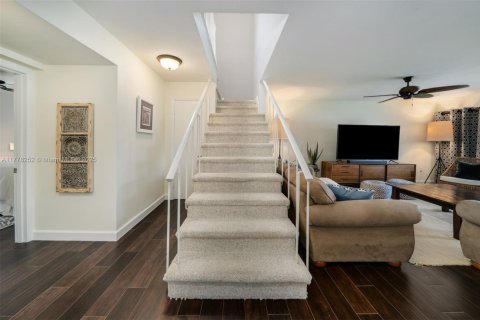 Townhouse in North Miami Beach, Florida 3 bedrooms, 151.43 sq.m. № 1868474 - photo 15