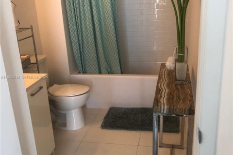 Снять в аренду кондоминиум в Майами, Флорида 1 спальня, 64.2м2, № 2049805 - фото 10