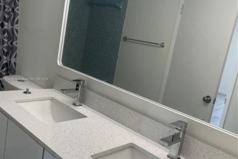 Condo in Miami, Florida, 1 bedroom  № 1863963 - photo 10