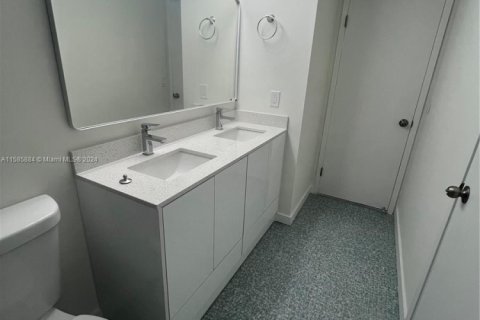 Condo in Miami, Florida, 1 bedroom  № 1863963 - photo 6