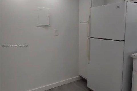 Condo in Miami, Florida, 1 bedroom  № 1863963 - photo 14