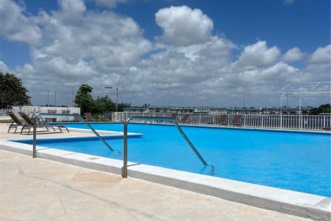 Condo in Miami, Florida, 1 bedroom  № 1863963 - photo 12