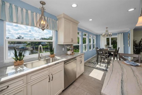 House in Palm Harbor, Florida 3 bedrooms, 198.07 sq.m. № 1898837 - photo 24