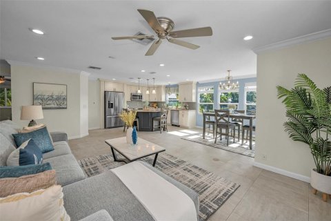 Casa en venta en Palm Harbor, Florida, 3 dormitorios, 198.07 m2 № 1898837 - foto 17