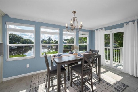 House in Palm Harbor, Florida 3 bedrooms, 198.07 sq.m. № 1898837 - photo 28