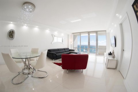 Copropriété à louer à Miami Beach, Floride: 2 chambres, 86.4 m2 № 1860841 - photo 1