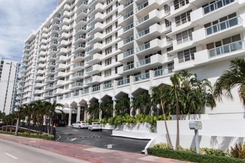Copropriété à louer à Miami Beach, Floride: 2 chambres, 86.4 m2 № 1860841 - photo 30