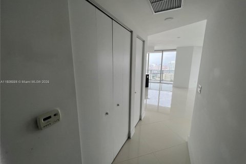 Condominio en venta en Miami, Florida, 2 dormitorios, 108.79 m2 № 1967796 - foto 20