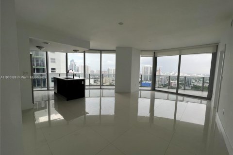 Condominio en venta en Miami, Florida, 2 dormitorios, 108.79 m2 № 1967796 - foto 3