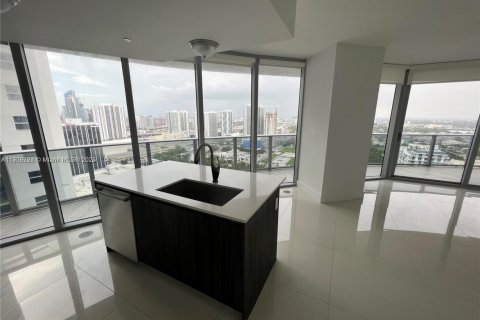 Condominio en venta en Miami, Florida, 2 dormitorios, 108.79 m2 № 1967796 - foto 2