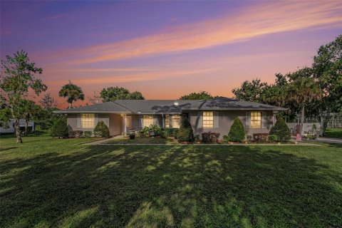 Villa ou maison à Titusville, Floride 4 chambres, 185.71 m2 № 2430694