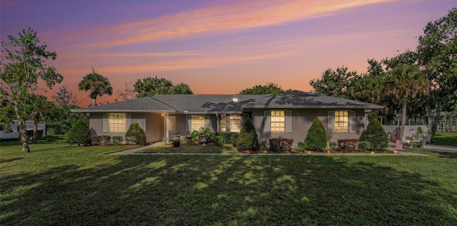 Villa ou maison à Titusville, Floride 4 chambres, 185.71 m2 № 2430694